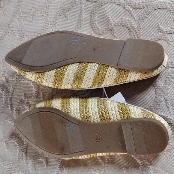 4@30.00 or 20.00 Ladies Shoes by UNIVERSAL THREAD - Picture 2 of 12